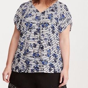 Torrid Blue and White Floral And Striped Relaxed Blouse Size 1 EUC